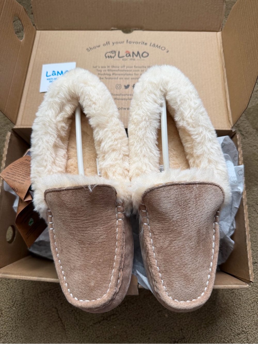 Lamo Women's Tan Suede Faux-Fur Lined Slippers - Cream Lining